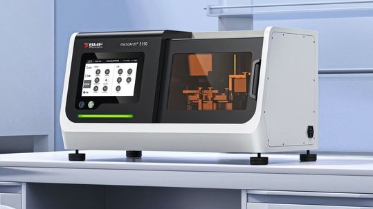 Die Microarch-S150-Serie ermöglicht additive Fertigung im Mikrometermaßstab für Anwendungen wie Mikrofluidik, Faseroptik, biomedizinische Systeme, Elektronik und Spitzenforschung.(Bild:  Boston Micro Fabrication)
