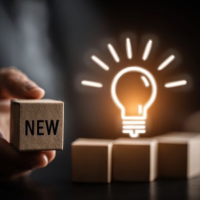 Vom 20.  bis 24. April 2026 öffnet die Hannover Messe wieder ihre Tore. Wir zeigen, was an den Ständen von Softwareherstellern zu sehen und erleben ist.  (Bild: © natalikp – stock.adobe.com/KI-generiert)