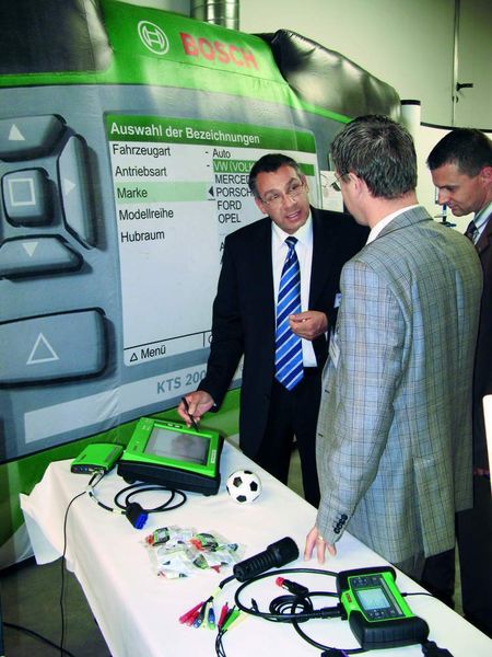 Bosch zeigte den neuen KTS 200, der auch für die Belange von Karosserie-Betrieben entwickelt wurde. (Archiv: Vogel Business Media)