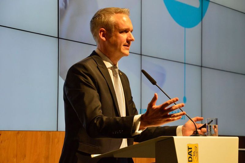 DAT-Pressesprecher Martin Endlein präsentierte die Ergebnisse des neuen DAT-Reports. (Achter / »kfz-betrieb«)