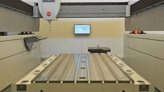 Messmaschine aus Hartgestein, Maschinenbett von der Firma Fooke aus Nanodur-Beton. (RWTH Aachen)