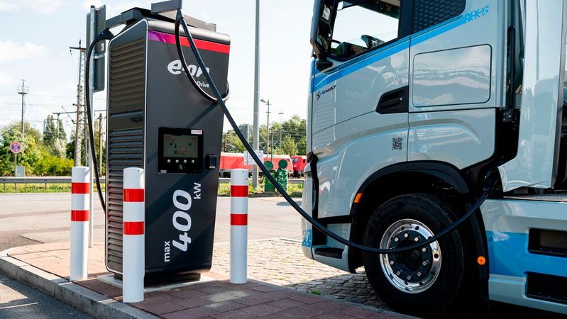 Mittlerweile rollen in Deutschland rund 109.000 E-Lkw und -Transporter über die Straßen.(Bild:  Alena Zielinski | E.On)