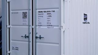 Per LKW zum Verbraucher: Bei der mobilen Ausführung ist das Speichermaterial in Standardcontaintern untergebracht. (Nebuma)