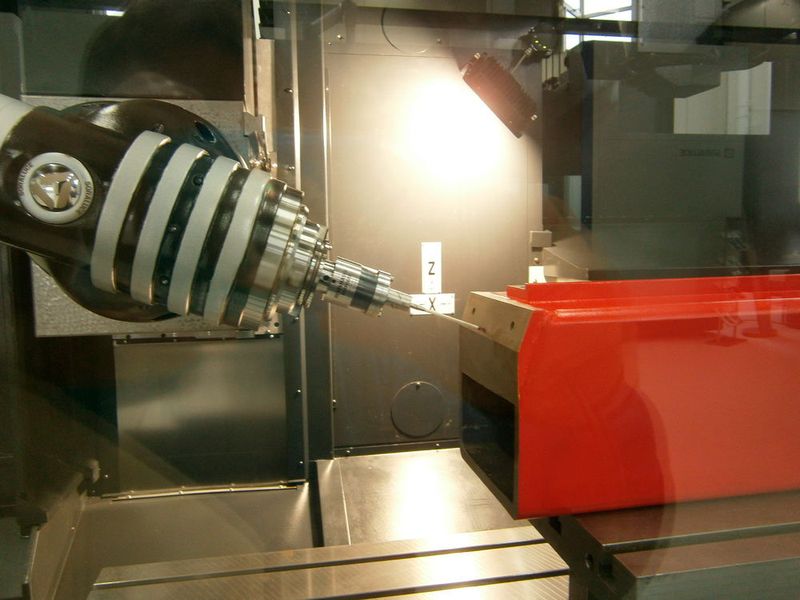 Mit Renishaw-Messtechnik demonstrierte eine TA-A 35, wie das Teilevermessen in einer Werkzeugmaschine funktioniert... (Königsreuther)
