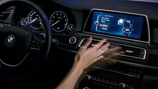 Die Gestensteuerung nehmen viele Autofahrer als ungenau und unzuverlässig wahr. (Bild: BMW)