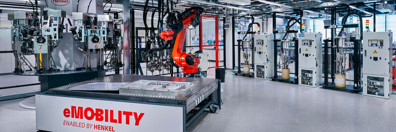Henkels Battery Engineering Center ist als Innovations-Hub für die Batterietechnologie von Elektrofahrzeugen konzipiert und ausgestattet.