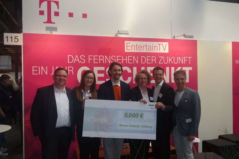 Star des Tages auf dem Telekom-Stand war Fußballer 