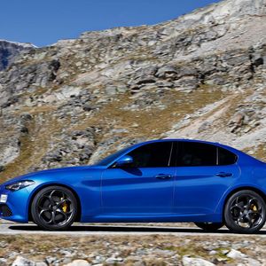 (Alfa Romeo)