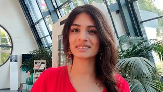 Noshaba Cheema promoviert im Forschungsbereich Agenten und Simulierte Realität und wurde in der Kategorie „Artifical Intelligence“ mit dem Frauen-MINT-Preis ausgezeichnet.  (Universität des Saarlandes)