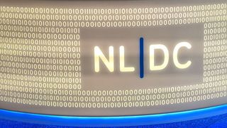 Die KPN.Tochter NLDC betreibt sechs Rechenzentren in den Niederlanden. Das Datacenter "Amsterdam 1" hat Autorin Ariane Rüdiger besucht und stellt es nun vor.  (Ariane Rüdiger)
