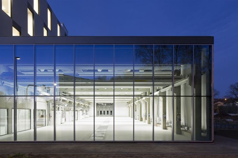 In der Technikumshalle werden mehre Lernfabriken aufgebaut, in denen KMU die Methodender regenerativen Produktion anwenden können. (Werner Huthmacher)