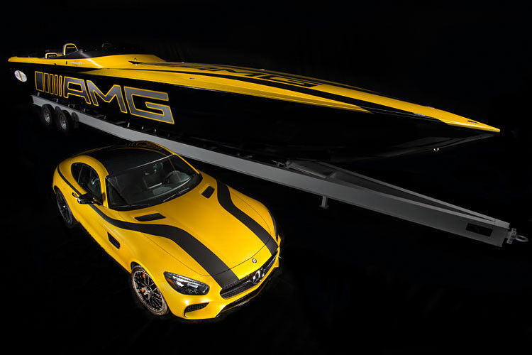 ... die maritime Übersetzung des Sportwagens Mercedes-AMG GT S. Das Boot ist 15 Meter lang und 2,40 Meter breit und wiegt dank intelligenten Leichtbaus 450 Kilogramm weniger als die Standard-Homologation. (Foto: Daimler)