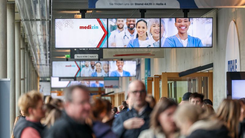 Beim 60. Ärztekongress halten die Klinikdirektoren Prof. Dr. Leif Erik Sander von der Charité und Prof. Dr. Michael Hallek von der Uni Köln die Eröffnungskeynotes.(Bild:  © Uli Regenscheit Fotografie, Messe Stuttgart)