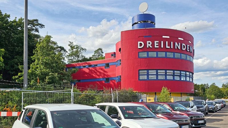 Der ehemalige Berliner Autobahnrasthof Dreilinden gehört seit zwei Jahren der König-Gruppe – nach dem Umbau steht jetzt auch das künftige Nutzungskonzept fest. (Bild:  Autohaus König)