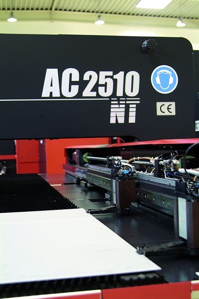 Neue, wartungsarme Spannpratzen mit 10 mm Öffnungsweite sorgen für komfortables und sicheres Arbeiten. Bilder: Ralph Schiffler (Archiv: Vogel Business Media)