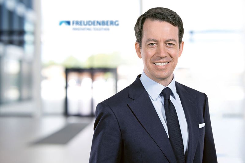 Dr. Alexander Rozmán startet als CEO von Freudenberg Sealing Technologies. (Bild: Freudenberg)