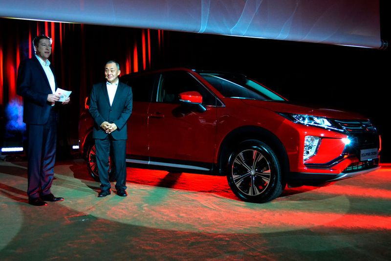 Gemeinsam mit Deutschland-Vertriebsleiter Jens Schulz präsentierte er den Händlern das neue Auto. (Seyerlein / »kfz-betrieb«)