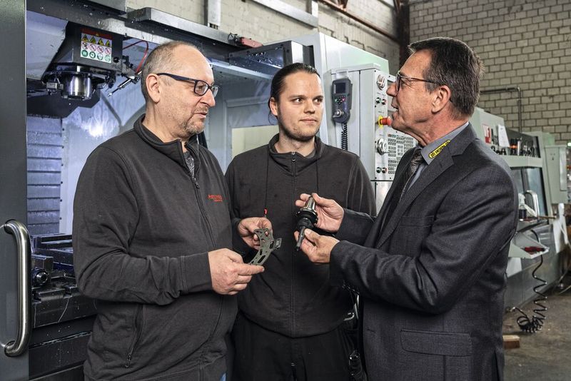 A successful collaboration: Gerald Sebert in conversation with workshop manager Mario Rank and Horn sales representative Thomas Peter. (Image:Horn/Sauermann)