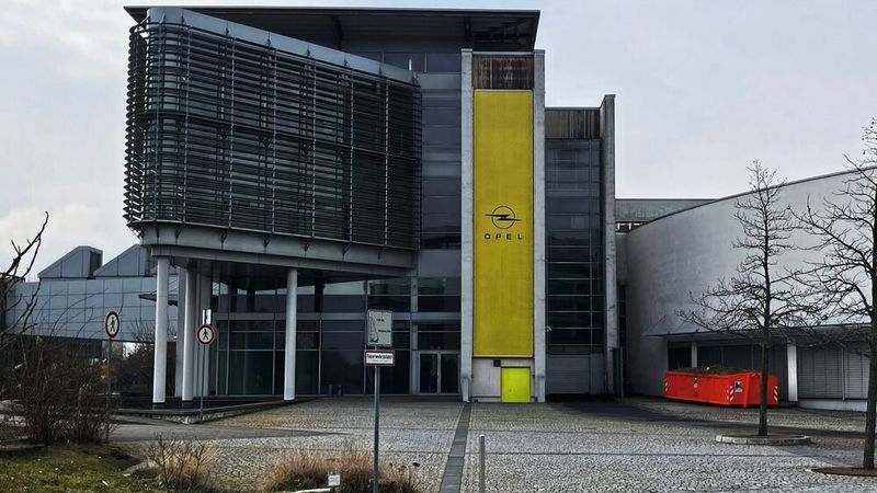 Rüsselsheim soll Entwicklungsstandort im Konzernverbund von Stellantis bleiben. Dennoch verliert Opel über 600 Stellen in diesem Bereich.(Bild:  Rehberg - VCG)