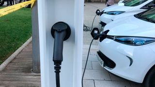 Ohne Umweltbonus kaum Nachfrage nach E-Autos? Eine aktuelle Studie des Beratungsunternehmens A.T. Kearney legt dies nahe. (Bild: Seyerlein/»kfz-betrieb«)