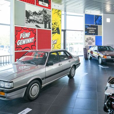 Die Fünfzylindermotoren von Audi haben die jüngere Geschichte der Marke mit den vier Ringen stark mitgeprägt, ihre Zündfolge sorgt für den typischen sportlich-kernigen Sound. Audi Tradition feiert das Jubiläum des Kultmotors mit der neuen Sonderausstellung „1-2-4-5-3: 50 Jahre Audi Fünfzylindermotor“.  (Bild: Audi AG)