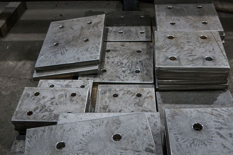 4500 t Stahl und tausende Bohrungen – Robustheit und Langlebigkeit der Kantenfräsen sind eine wichtige Voraussetzung für den Einsatz im Industriebetrieb. (Metabo)