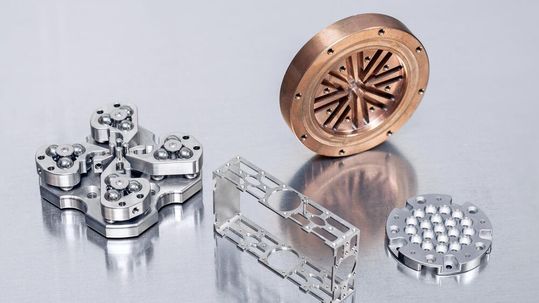 Some of the components produced by the MPQ for research into lasers and quantum physics.(Source:  DMG Mori)