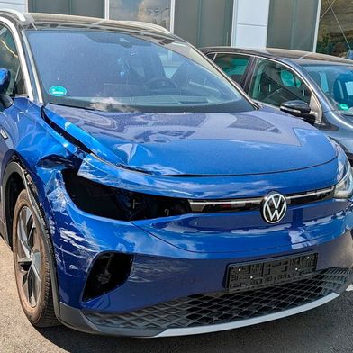 Ist ein moderner LED-Scheinwerfer oder gar einer mit Laserlicht betroffen, dann kann eine Unfallschaden-Reparatur schnell sehr teuer werden.  (Bild: Rosenhow – VCG)