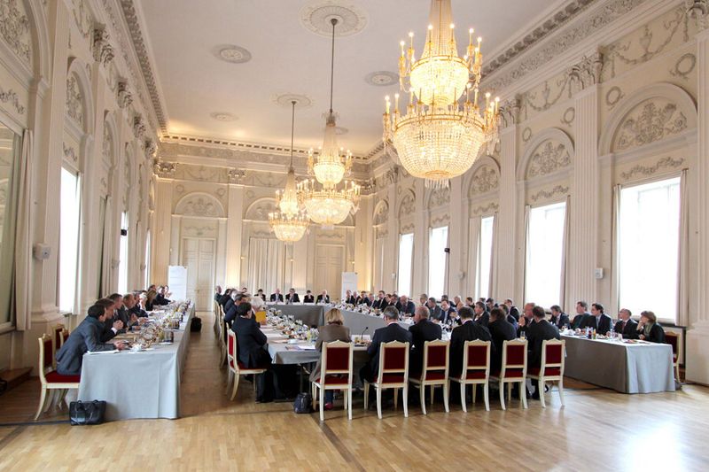 Arbeitsatmosphäre auf dem IT-Gipfel in der Bayerischen Residenz (Foto: Bayerische Staatskanzlei)