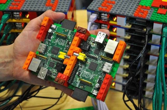 Iridis Pi: Supercomputer bestehend aus 64 Raspberry Pi und Lego-Steinen, erbaut von Professor Simon Cox von der Universität Southampton und seinem Team (Bild: Glenn Harris)