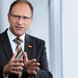 „Energie aus erneuerbaren Quellen steht insbesondere in unseren Breitengraden nicht rund um die Uhr und 365 Tage im Jahr zur Verfügung“, sagt BASF-Forschungsvorstand Dr. Andreas Kreimeyer.