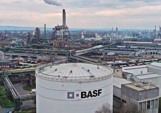 Erfreuliches kann der Chemiekonzern BASF berichten, wenn es um die Bilanz für das dritte Quartal des Jahres geht. Hier die Zahlen ...(Bild:  BASF)