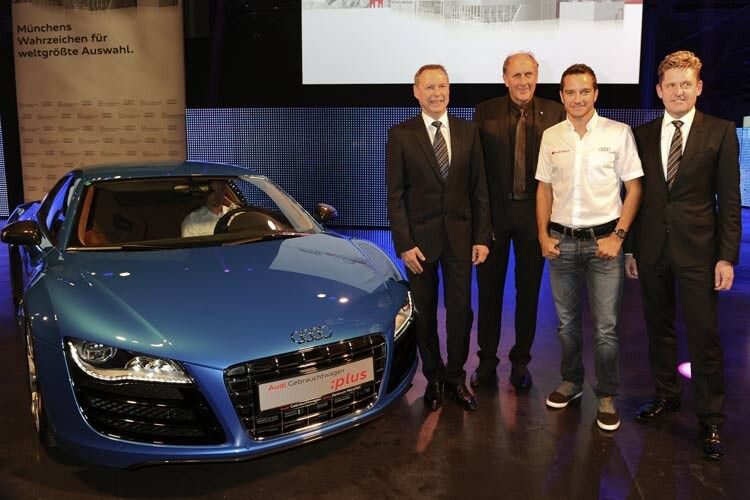 Prominenz und Kompetenz: (v. li.) Hans-Joachim Radde (Geschäftsführer Audi-Gebrauchtwagen-Zentrum München), Hans-Joachim Stuck, Timo Scheider, Wayne Griffiths (Vertriebsleiter Deutschland). (Fotos: Audi)
