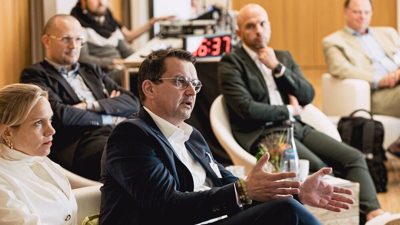 Diskussionen waren ausdrücklich erwünscht. (Bild: Stefan Bausewein)