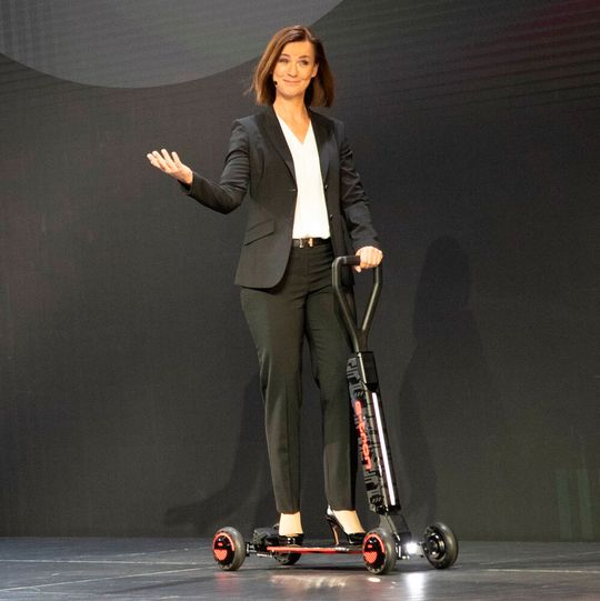 Audi-Vertriebschefin Hildegard Wortmann treibt die Digitalisierung ihres Verantwortungsbereichs voran.(Bild:  Audi)