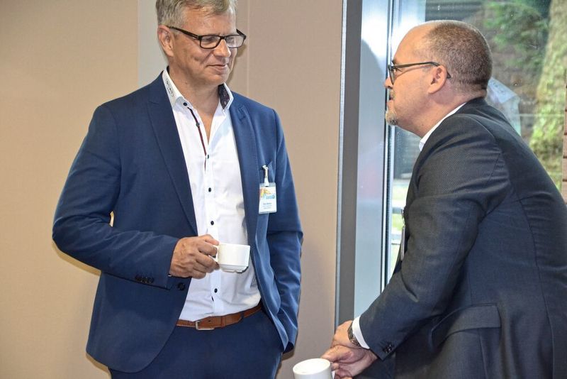 In den Pausen gab es genug Gelegenheit zum HPLC-Erfahrungsaustausch. (LABORPRAXIS/Ottleben)