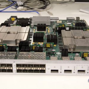Bild 1: Mit diesem Highend-Subscriber-Management- und Routing-Board verliert die Entwicklung leiterplattenmontierter Stromversorgungen ihre Schrecken.