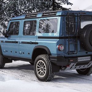 Mindestens 59.990 Euro sind für das Fahrzeug fällig. Die hier abgebildete Fieldmaster Edition kostet 68.990 Euro.(Bild:  Ineos)