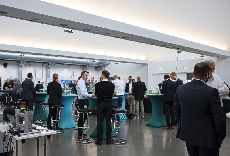 ...der Austausch in der Pause gehört einfach dazu. (Bild: Oxana Gruber Photography)