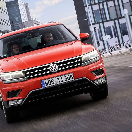 Hat ein erfolgreiches Jahr hinter sich: der VW Tiguan schafft unter den globalen Top-20 im Vergleich zu 2016 den größten Sprung nach oben.(Bild:  Volkswagen AG)
