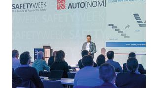 Michael Fausten von Bosch eröffnete mit einer Keynote die Konferenz „Auto[nom]mobil“ in Würzburg. (Bild: Natalie Golowko)