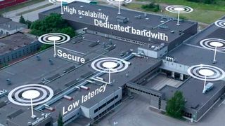 In der Ericsson-Fabrik in Tallinn hat Telia ein privates Mobilfunknetz installiert, das für die Steuerung verschiedener Abläufe in der Fertigung genutzt wird.  (Bild: Ericsson)