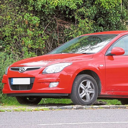 Hierzulande müssen über 15.000 Hyundai i30 aus dem Produktionszeitraum vom 7. November 2006 bis 14. Dezember 2010 für etwa 20 Minuten in die Vertragswerkstatt.(Bild:  My New Car Hyundai i30 - August 2009 /Airwolfhound / CC BY-SA 2.0)