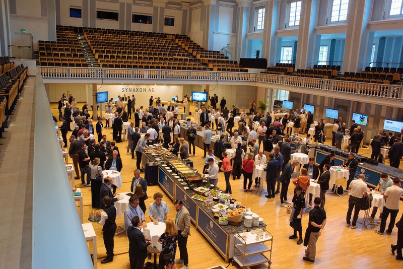 Der Aussteller-Bereich war in den Pausen sehr gut besucht. (Bild: Astrid Piethan Fotografie)