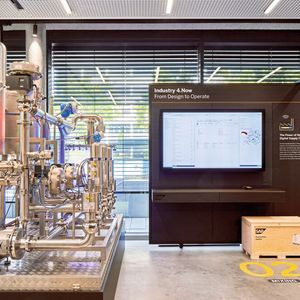 Darin wird die Entwicklungs eines Rezeptes für ein Flüsskonzentrat und dessen spätere Produktion abgebildet.(SAP)