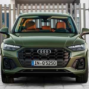 (Audi)