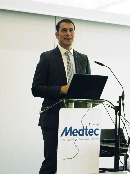 Stefan Vilsmeier ist Gründer und CEO von Brainlab. In seiner Keynote erläutert er den Young Professionals, wie man in seinem Unternehmen softwaregestützte Medizintechnik definiert. Stefan Vilsmeier ist Gründer und CEO von Brainlab. In seiner Keynote erläutert er den Young Professionals, wie man in seinem Unternehmen softwaregestützte Medizintechnik definiert.