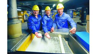 Mit ihrer Idee sorgten Robert Schaal, Andreas Erth und Robert Wild (v.l.) mit ihrem Kollegen Manfred Eichenberger (nicht abgebildet) dafür, dass jeden Monat drei Tonnen des Polymers Ultramid mehr verkauft werden können.  (Bild: BASF)