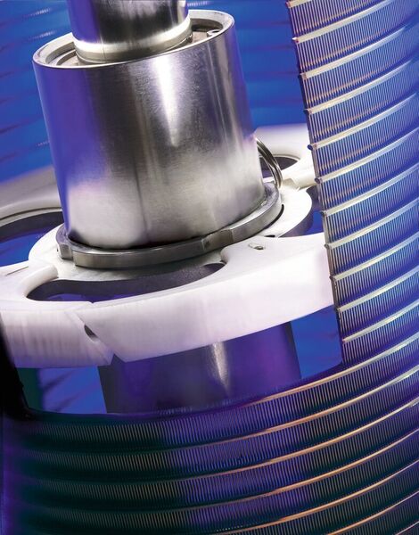 Cleaning disc provides a tight contact with the filter element to ensure a thorough cleaning. (Eaton)