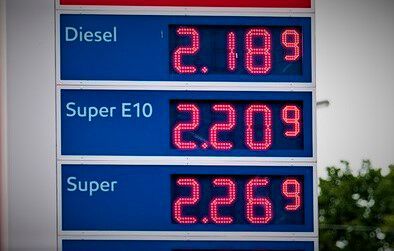 Gar nicht super finden deutsche Unternehmen die Preisexplosion bei Energie und Rohstoffen. Aktuelle Umfrageergebnisse lassen befürchten, dass viele davon Deutschland den Rücken kehren könnten. Einige sind schon dabei!(Bild:  Z. Bruegel)